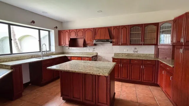 Casa de Lujo en Los Laureles, Escazú
