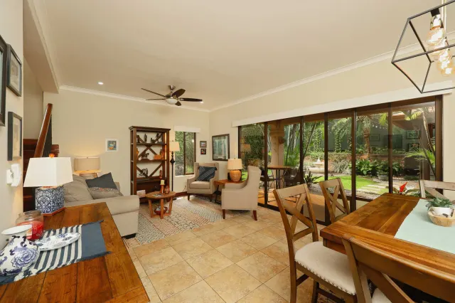 Hermosa casa en venta en Puerta de Hierro, Santa Ana VENDIDA