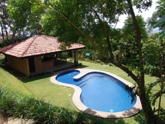 Casa moderna en condominio Ciudad Colon con vistas