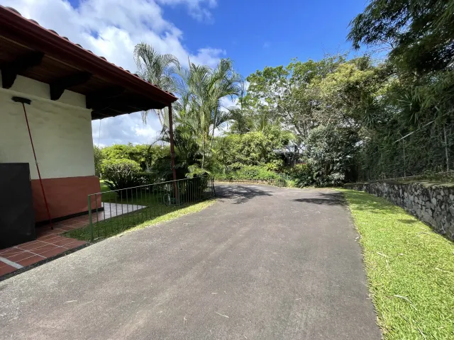 Santa Ana Piedades casa de una planta con 10.763m2