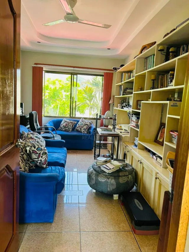 Casa en Venta en Jacó Beach con Piscina y Jacuzzi Privado