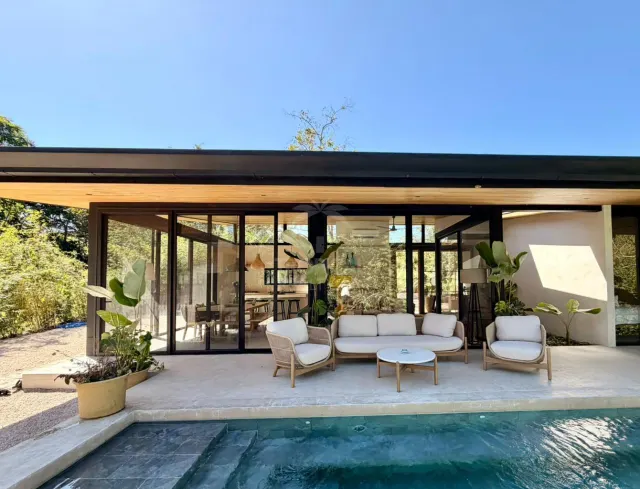 Casa Moderna en Venta en Santa Teresa – Comunidad Orgánica con Piscina Privada