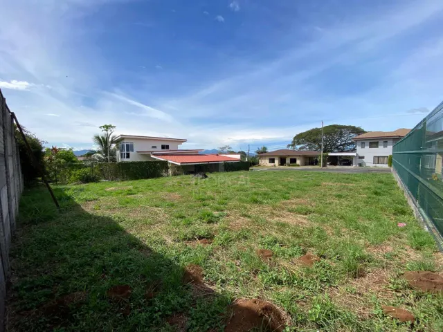 Lote en Condominio Privado en La Garita: Listo para Construir