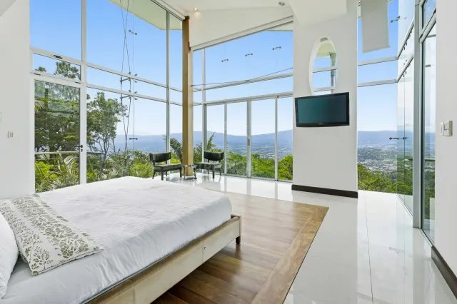 Residencia Contemporánea de Lujo en Venta en Piedades de Santa Ana con Vistas Espectaculares al Valle