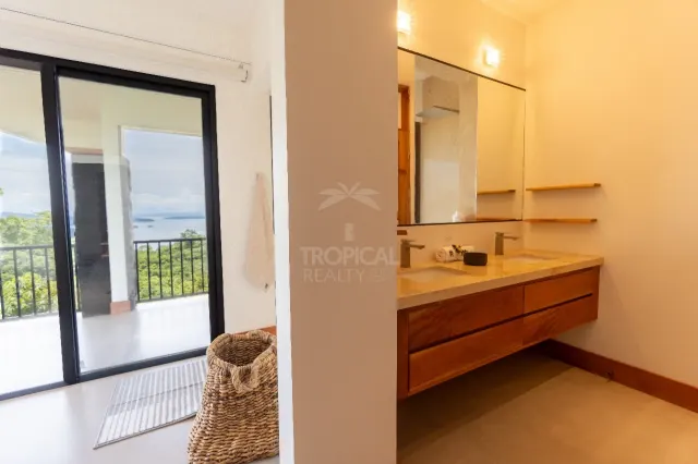 Casa de Lujo con Piscina Infinita y Vistas 360° en la