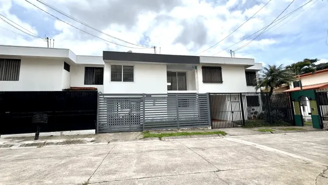 Casa Independiente en Venta cerca de UCIMED, San José, Sabana