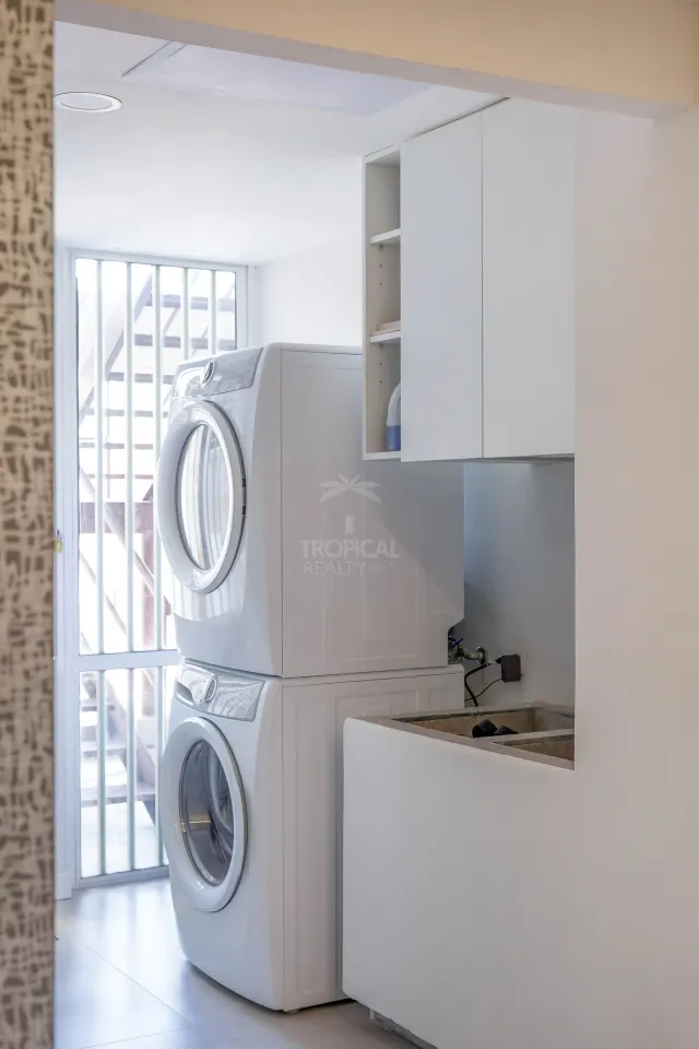 Apartamento de Lujo en Venta en Rohrmoser – Balcón Envolvente y Vista al Parque