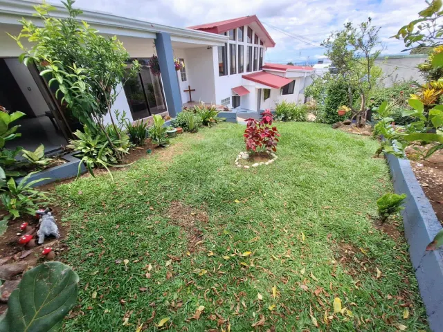 Propiedad Multifuncional en Venta en Heredia Centro – Residencia, Inversión y Potencial Comercial en una Ubicación Privilegiada
