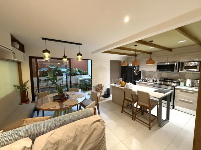 Casa Moderna de 3 Habitaciones en Escazú Urbano– Cerca de Multiplaza y Ruta 27 | $250,000 USD
