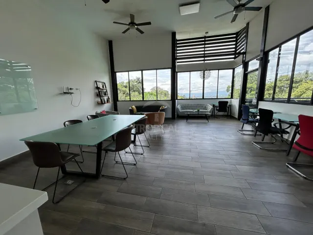 Townhouse Contemporáneo en Alquiler – Piedades de Santa Ana