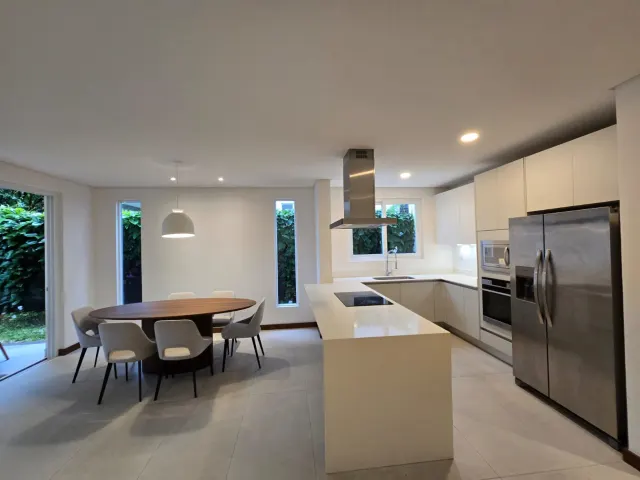 Casa en Alquiler en Elements Lindora – Moderna, Amueblada y Espaciosa