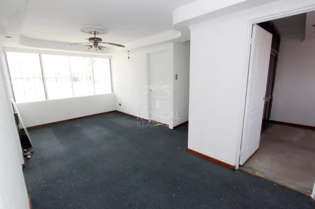 Casa de Uso Mixto en Venta en Sabana Sur – Amplios Espacios y Excelente Potencial Comercial