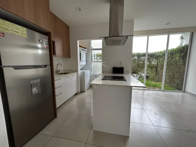 Townhouse Contemporáneo en Alquiler – Piedades de Santa Ana
