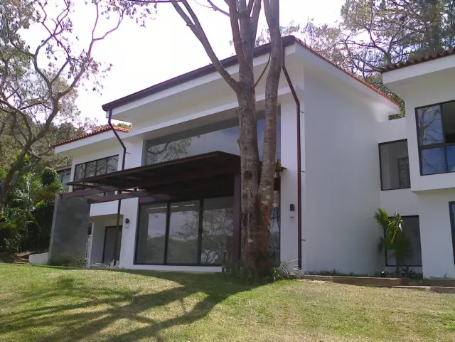 En alquiler exclusiva Casa de Montaña en Santa ana  ALQUILADA