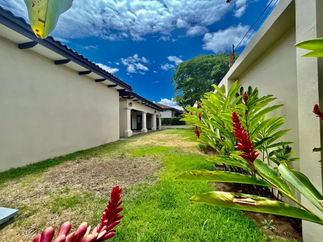 Encantadora Casa en Condominio en Lindora, Santa Ana