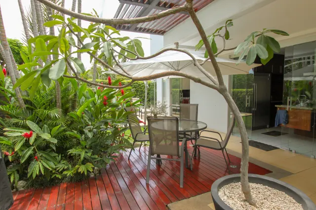 Refugio Moderno en Campo de Golf: Espectacular Casa en Valle del Sol, Santa Ana