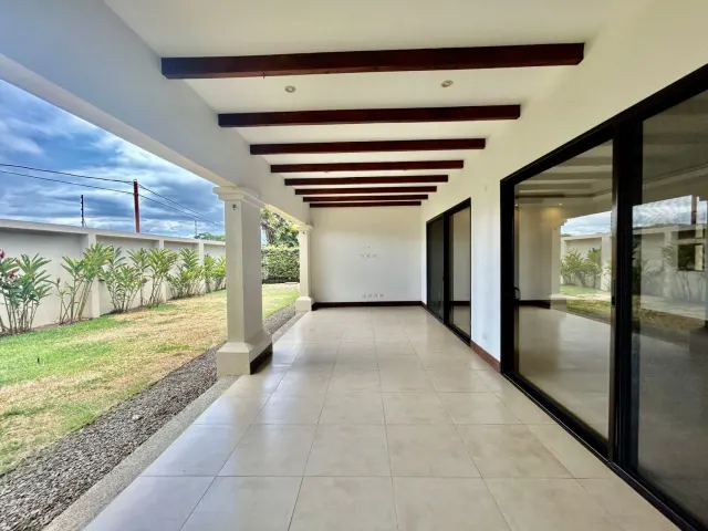 Encantadora Casa en Condominio en Lindora, Santa Ana