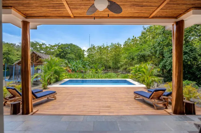 Villas Oasis – Propiedad Multifamiliar con Potencial de Inversión Cerca de Tamarindo
