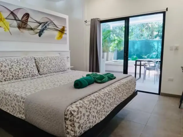 En Venta: Propiedad de Inversión Llave en Mano con 6 Lodges en Surfside Potrero
