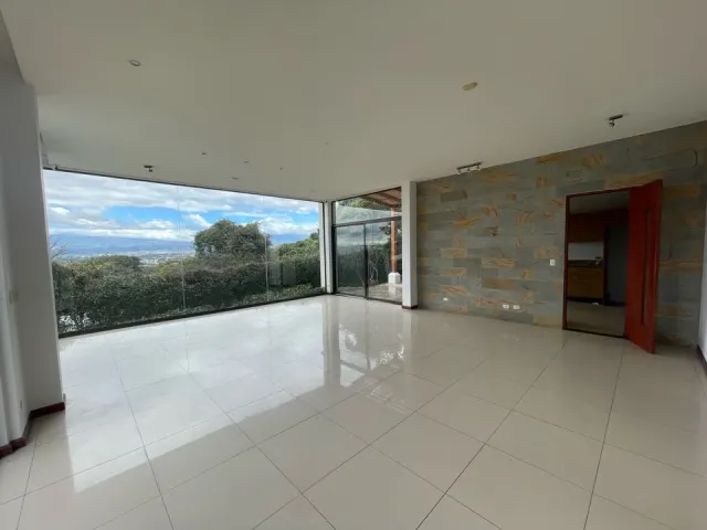 Casa moderna en condominio Ciudad Colon con vistas
