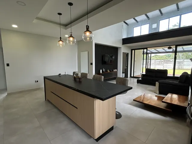 Hermosa casa moderna en Condominio, La Guácima, Alajuela