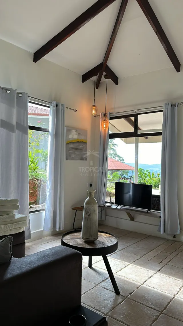 Hotel Boutique con Vista al Océano en Dominical – 13 Unidades en 1 Hectárea