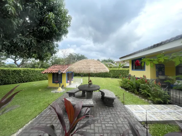 Hacienda Los Reyes: Hogar Familiar y Paraíso del Golf