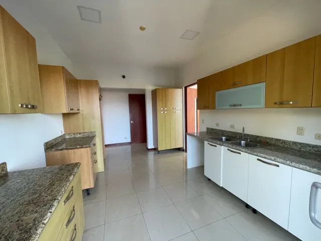 Casa moderna en condominio Ciudad Colon con vistas