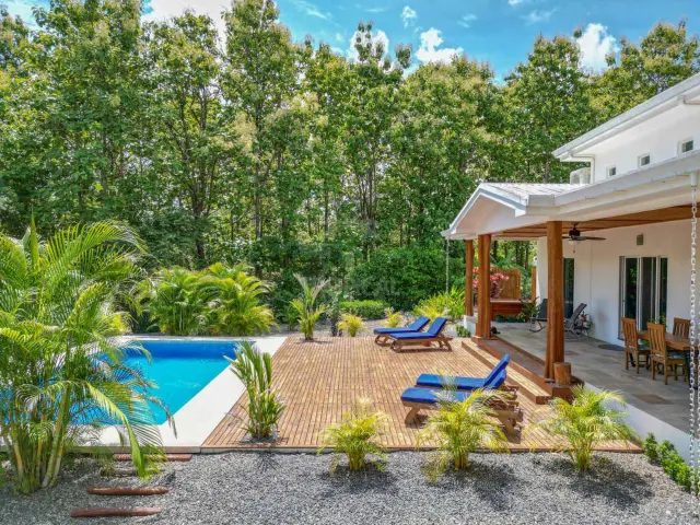 Villas Oasis – Propiedad Multifamiliar con Potencial de Inversión Cerca de Tamarindo