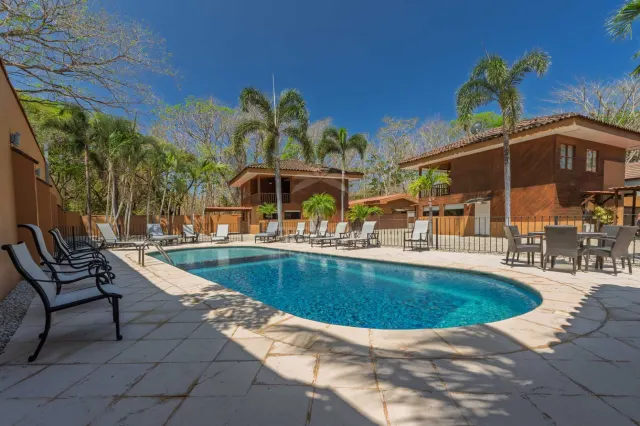 Exclusiva Propiedad de Inversión en Playa Avellanas con 4 Villas Independientes y Alto Potencial Vacacional