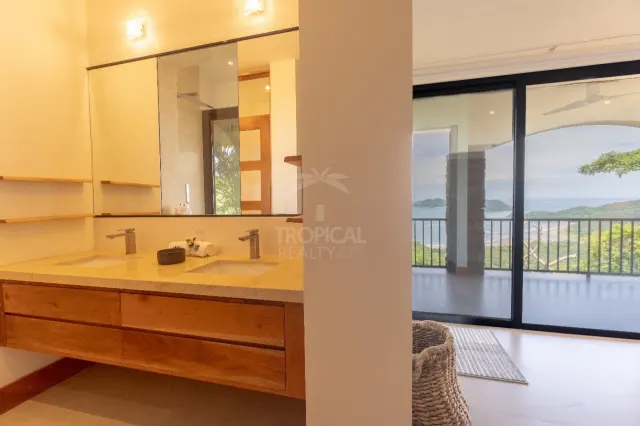 Casa de Lujo con Piscina Infinita y Vistas 360° en la