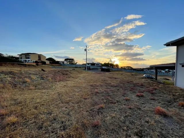 Rebajado, Lote para Venta en la Guacima, cerca de Hacienda Los Reyes.