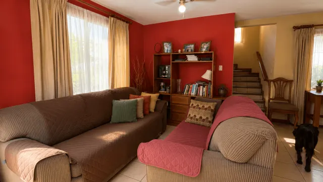 Casa Familiar en Venta con Amplio Jardín en Ciudad Colón – Residencial Boulevard Las Palmas