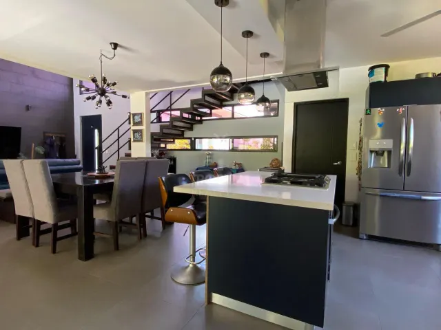Moderna Casa con Piscina Privada en Hacienda Los Reyes