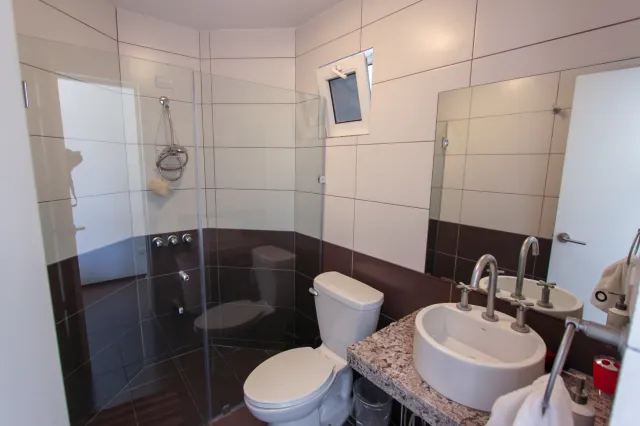 Refugio Moderno en Campo de Golf: Espectacular Casa en Valle del Sol, Santa Ana