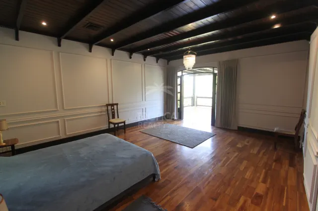 Residencia de Lujo en La Guácima con Bosque Privado y Vistas Panorámicas