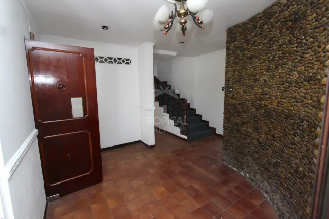 Casa de Uso Mixto en Venta en Sabana Sur – Amplios Espacios y Excelente Potencial Comercial