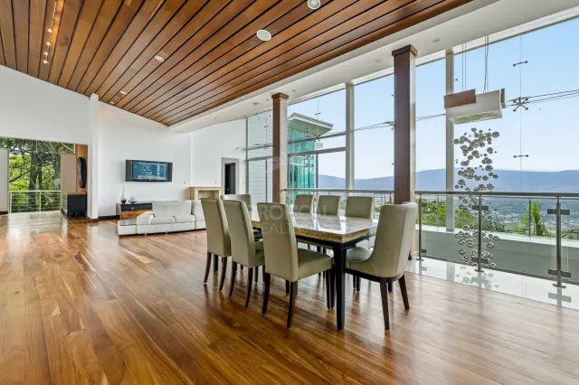 Residencia Contemporánea de Lujo en Venta en Piedades de Santa Ana con Vistas Espectaculares al Valle