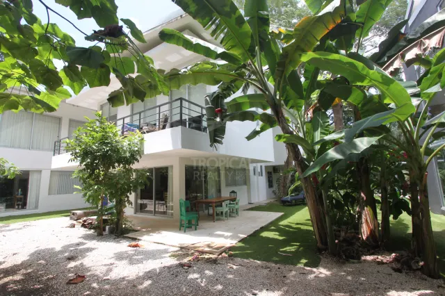 Apartamento Amueblado de 3 Habitaciones en Alquiler, Playa Potrero