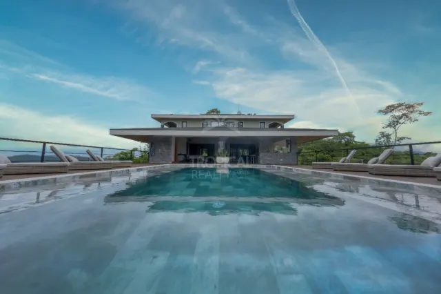 Casa de Lujo con Piscina Infinita y Vistas 360° en la