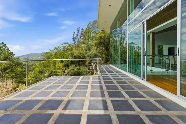 Residencia Contemporánea de Lujo en Venta en Piedades de Santa Ana con Vistas Espectaculares al Valle