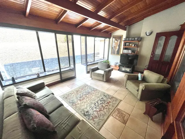 Casa con vistas y piscina privada en venta Escazu