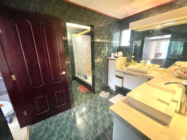 Casa con vistas y piscina privada en venta Escazu