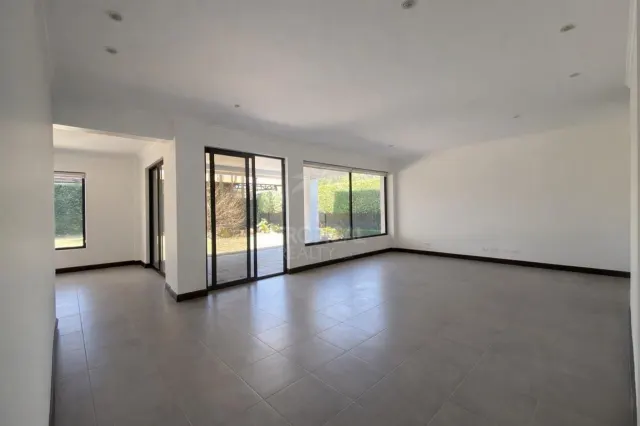 Casa Remodelada en Alquiler en Condominio – Piedades de Santa Ana