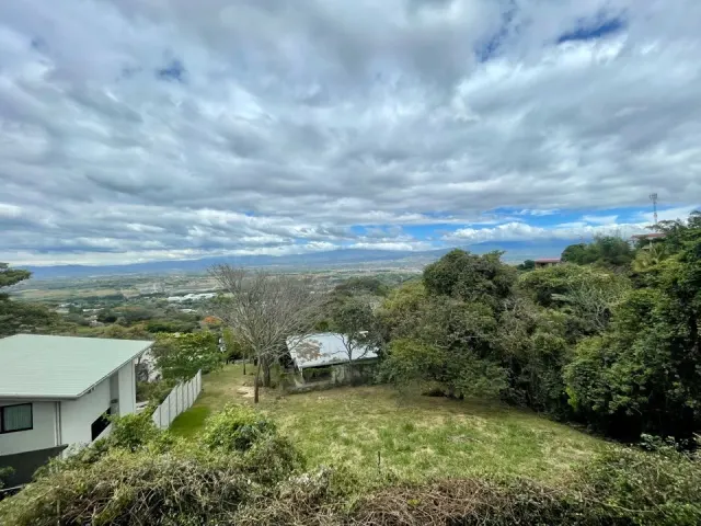 Casa moderna en condominio Ciudad Colon con vistas