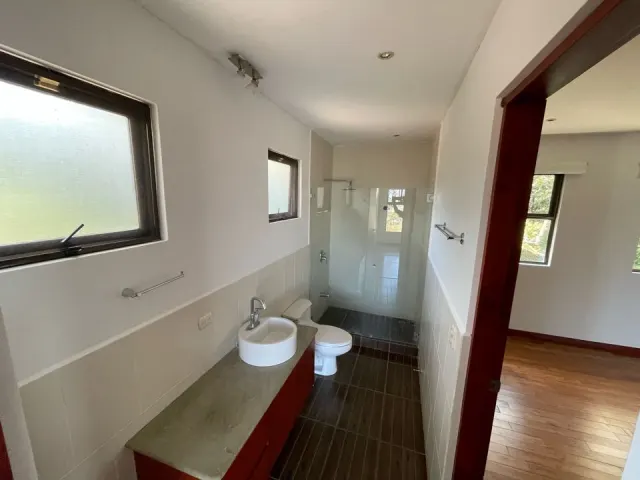 Casa moderna en condominio Ciudad Colon con vistas