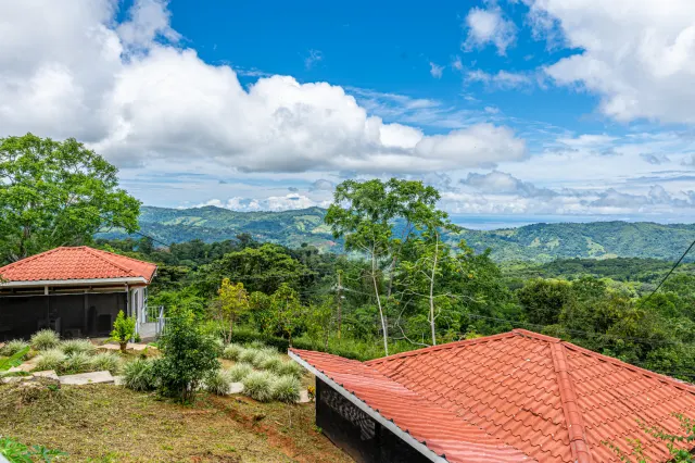Hotel Boutique con Vista al Océano en Dominical – 13 Unidades en 1 Hectárea