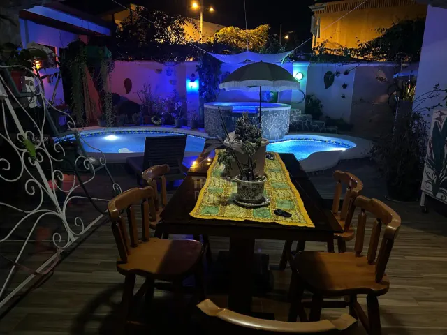 Casa en Venta en Jacó Beach con Piscina y Jacuzzi Privado