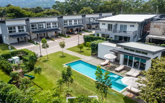 Casa en Alquiler en Elements Lindora – Moderna, Amueblada y Espaciosa