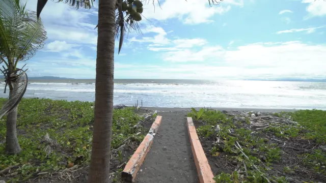Casa frente a playa en venta con cabaña